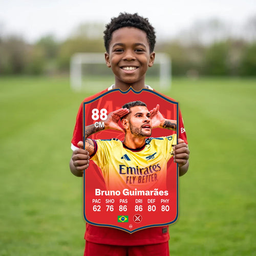 Kid holding the Bruno Guimarães Arsenal FC27 football card