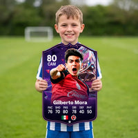 Kid holding the Gilberto Mora Club Tijuana FC27 football card